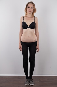 3. Download full pics of Sara (21) from czechcasting.com