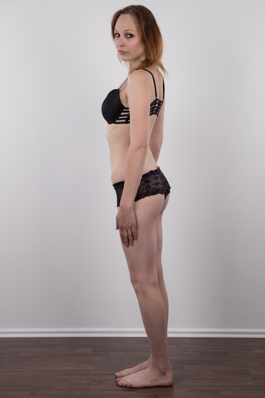 7. Download full pics of Sara (21) from czechcasting.com