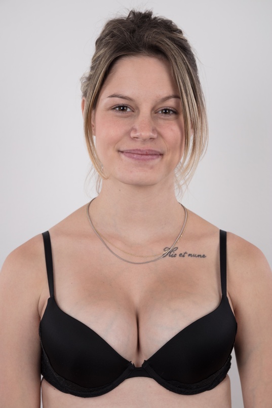 5. Download full pics of Martina (21) from czechcasting.com