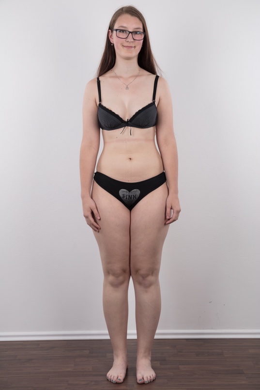 5. Download full pics of Katerina (18) from czechcasting.com