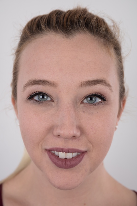 1. Download full pics of Kelly (23) from czechcasting.com