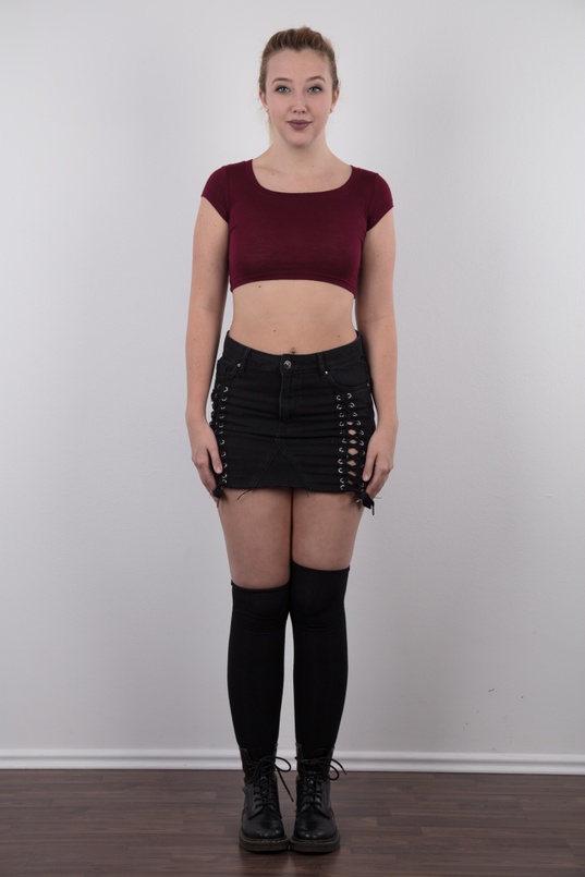 2. Download full pics of Kelly (23) from czechcasting.com