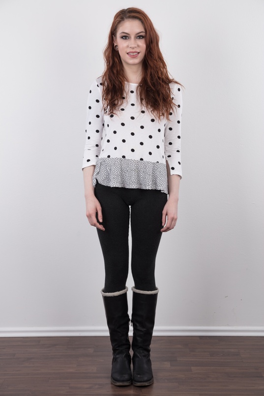 2. Download full pics of Anna (20) from czechcasting.com