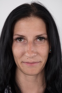 1. Download full pics of Eva (28) from czechcasting.com