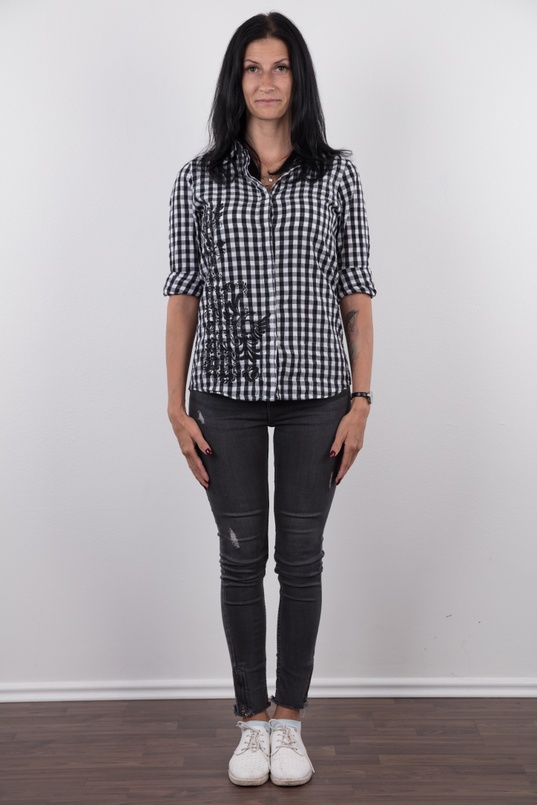 2. Download full pics of Eva (28) from czechcasting.com