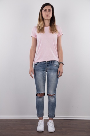 2. Download full pics of model Jirina (23) from czechcasting.com