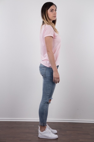 3. Download full pics of model Jirina (23) from czechcasting.com