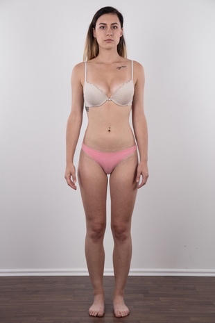 6. Download full pics of model Jirina (23) from czechcasting.com