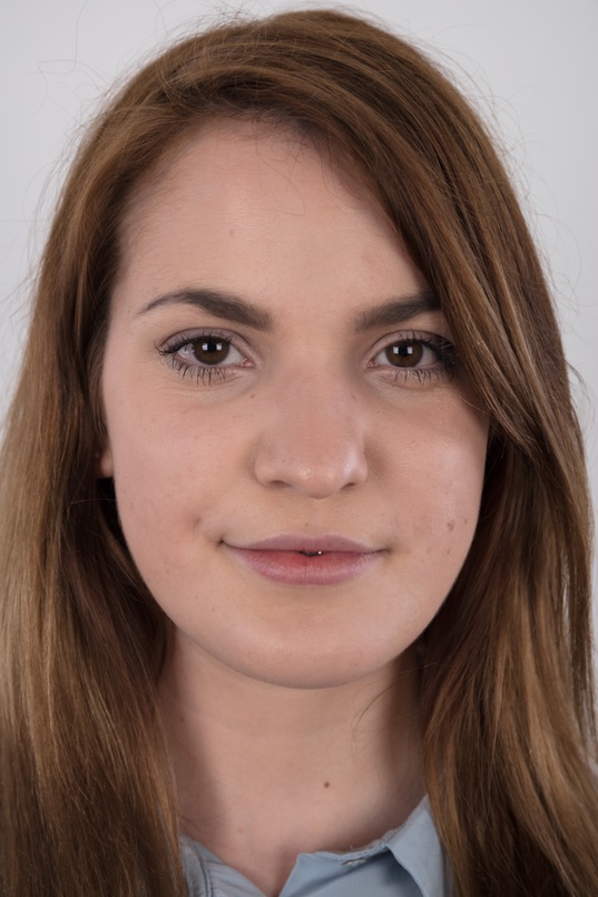 1. Download full pics of Kristyna (21) from czechcasting.com