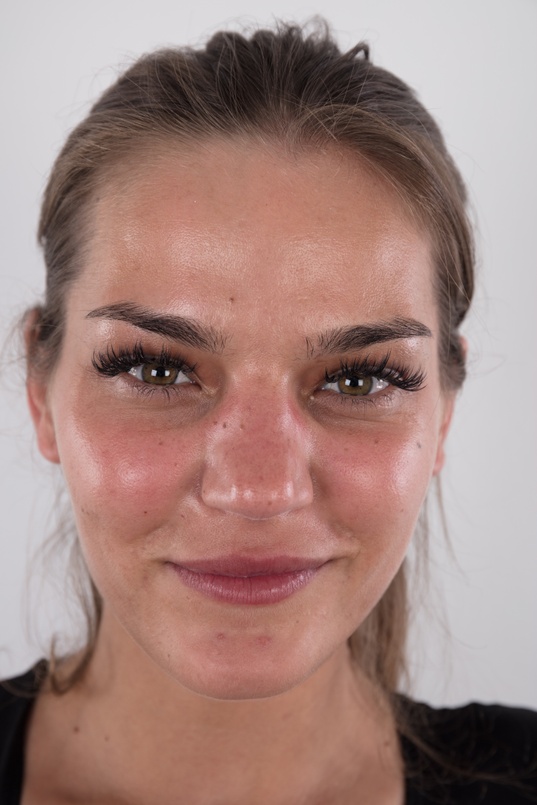 1. Download full pics of Martina (24) from czechcasting.com