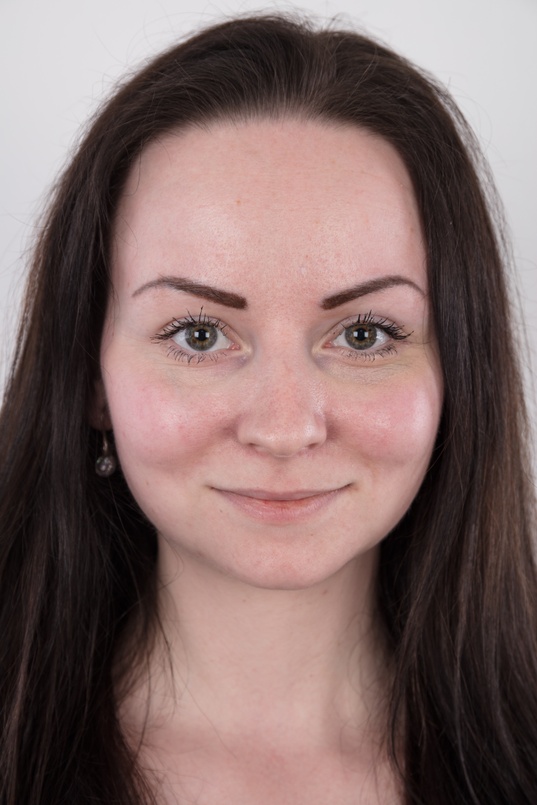 1. Download full pics of Karolina (24) from czechcasting.com