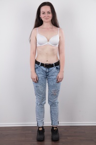 3. Download full pics of Karolina (24) from czechcasting.com