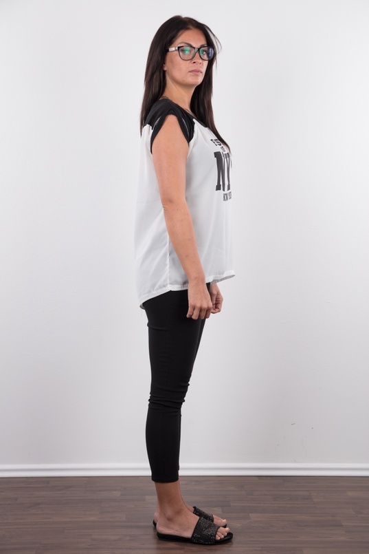 3. Download full pics of Niky (27) from czechcasting.com