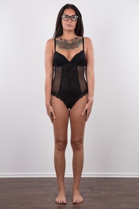 9. Download full pics of Niky (27) from czechcasting.com