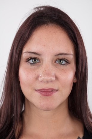 1. Download full pics of model Nikola (20) from czechcasting.com