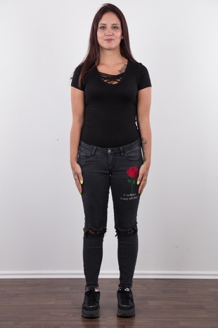 2. Download full pics of model Nikola (20) from czechcasting.com