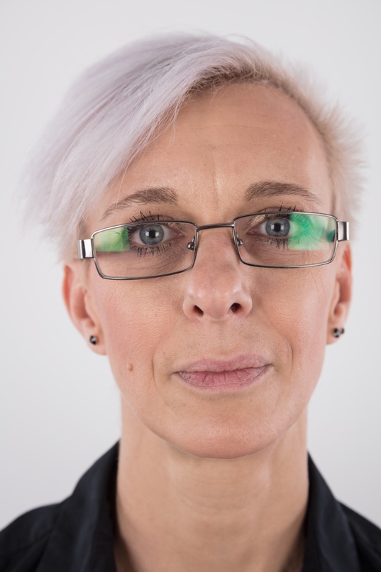 1. Download full pics of Martina (43) from czechcasting.com