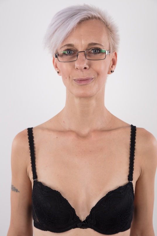 4. Download full pics of Martina (43) from czechcasting.com