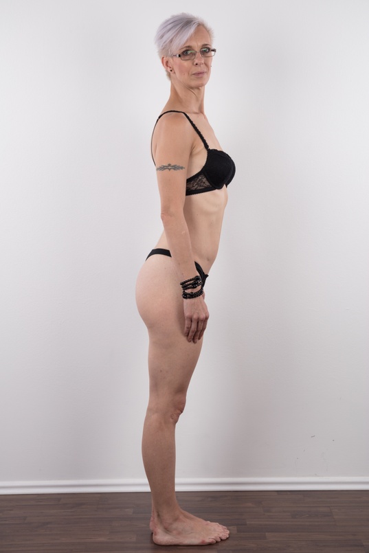 6. Download full pics of Martina (43) from czechcasting.com