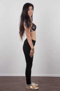 4. Download full pics of Irina (27) from czechcasting.com