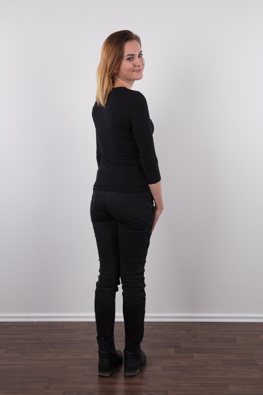 5. Download full pics of Lucie (21) from czechcasting.com