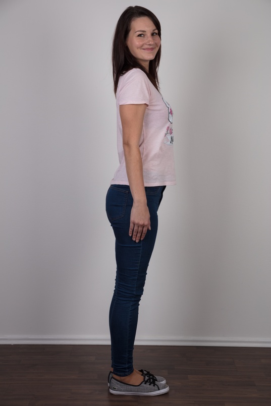 3. Download full pics of Vendula (27) from czechcasting.com