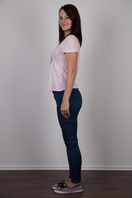 4. Download full pics of Vendula (27) from czechcasting.com