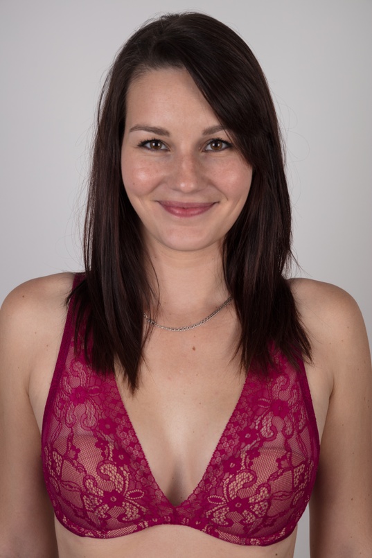 5. Download full pics of Vendula (27) from czechcasting.com