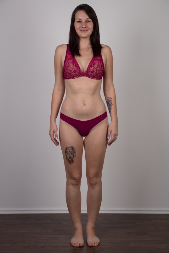 6. Download full pics of Vendula (27) from czechcasting.com