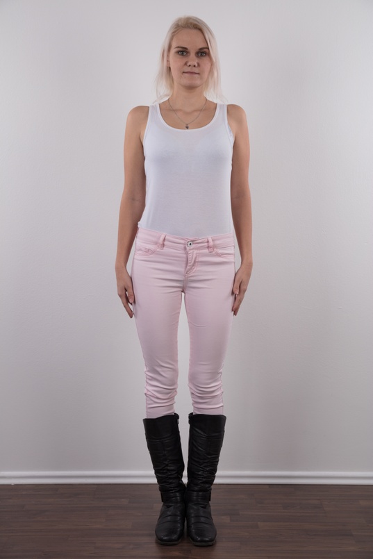 2. Download full pics of Monika (21) from czechcasting.com