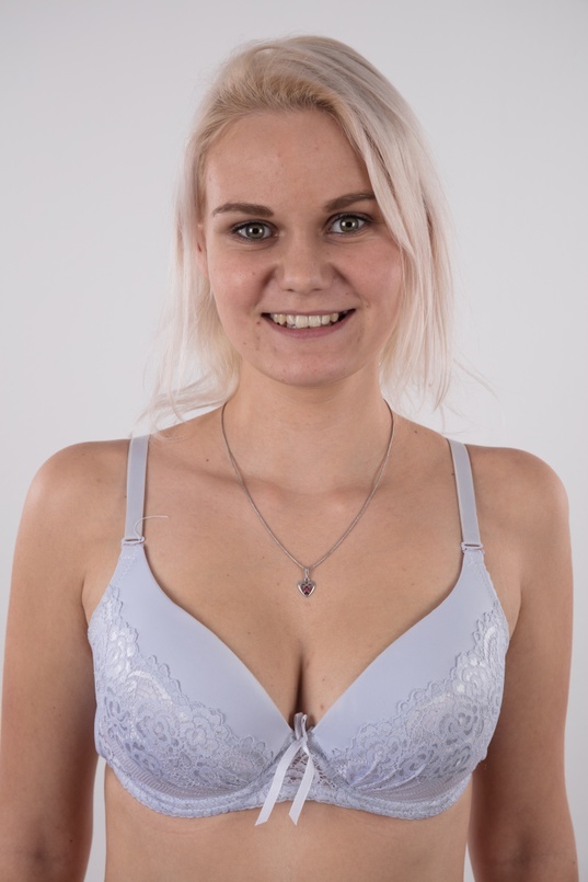 3. Download full pics of Monika (21) from czechcasting.com