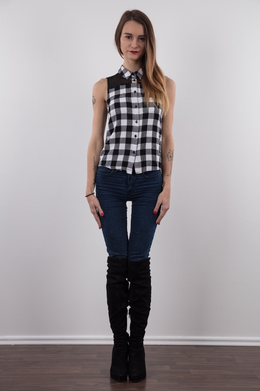 2. Download full pics of Adela (21) from czechcasting.com