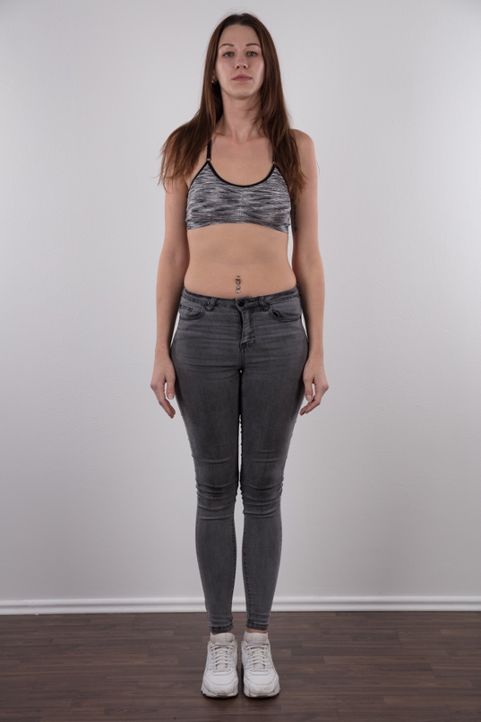 3. Download full pics of Sarka (25) from czechcasting.com