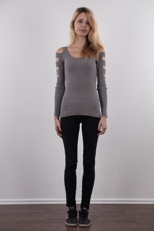 2. Download full pics of Nikola (19) from czechcasting.com