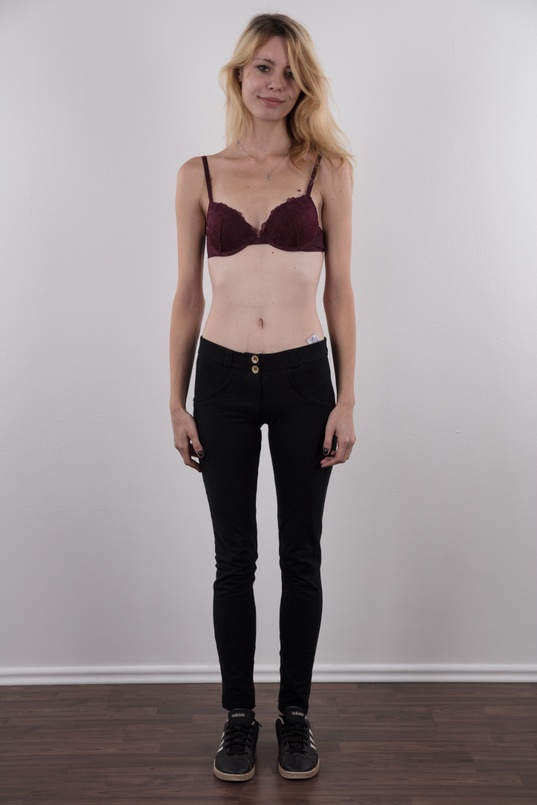 5. Download full pics of Nikola (19) from czechcasting.com