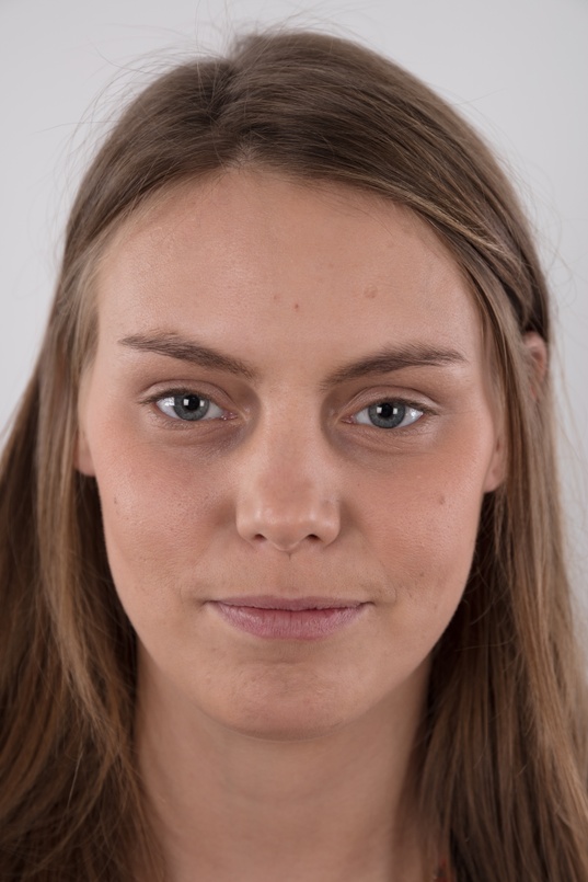 1. Download full pics of Pavlina (26) from czechcasting.com