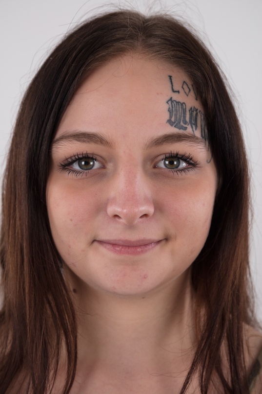 1. Download full pics of Aneta (18) from czechcasting.com