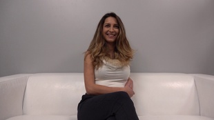 1. Download full pics of Anna (31) from czechcasting.com