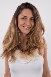 1. Download full pics of Anna (31) from czechcasting.com