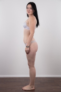 7. Download full pics of Aneta (20) from czechcasting.com