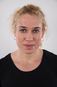 1. Download full pics of Bara (31) from czechcasting.com