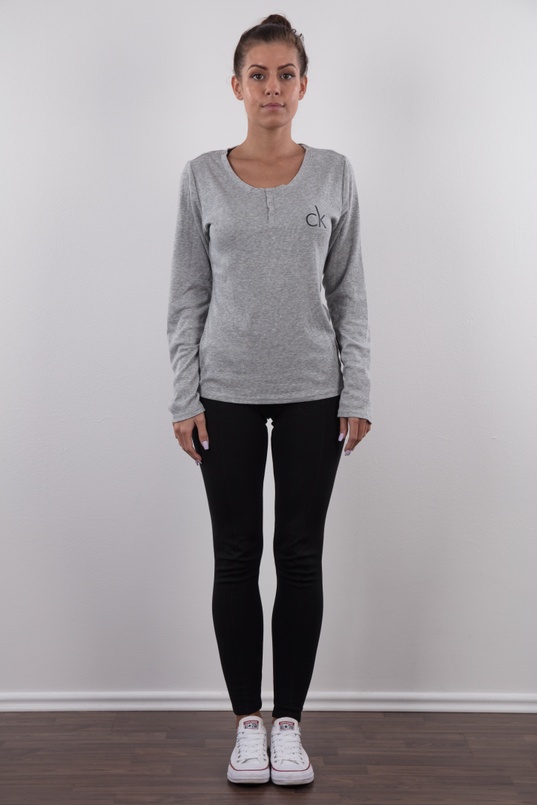 2. Download full pics of Nikol (26) from czechcasting.com