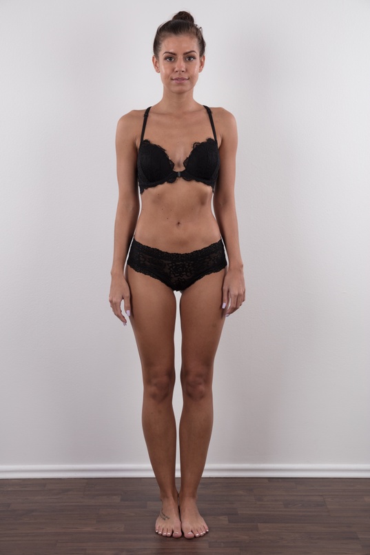 6. Download full pics of Nikol (26) from czechcasting.com