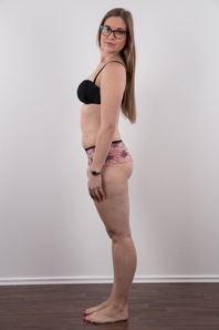 7. Download full pics of Viktorie (24) from czechcasting.com