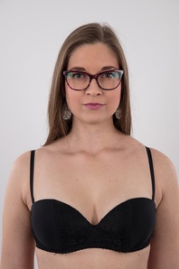 8. Download full pics of Viktorie (24) from czechcasting.com