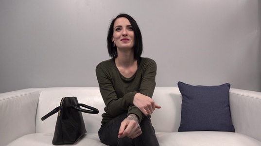 1. Download full pics of Anna (23) from czechcasting.com