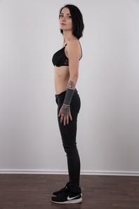 6. Download full pics of Anna (23) from czechcasting.com