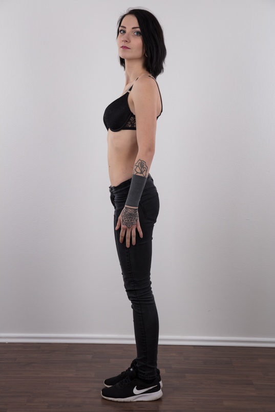 6. Download full pics of Anna (23) from czechcasting.com