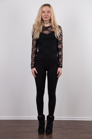 2. Download full pics of model Jana (23) from czechcasting.com