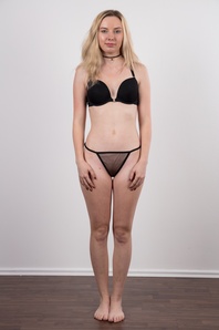 6. Download full pics of Jana (23) from czechcasting.com